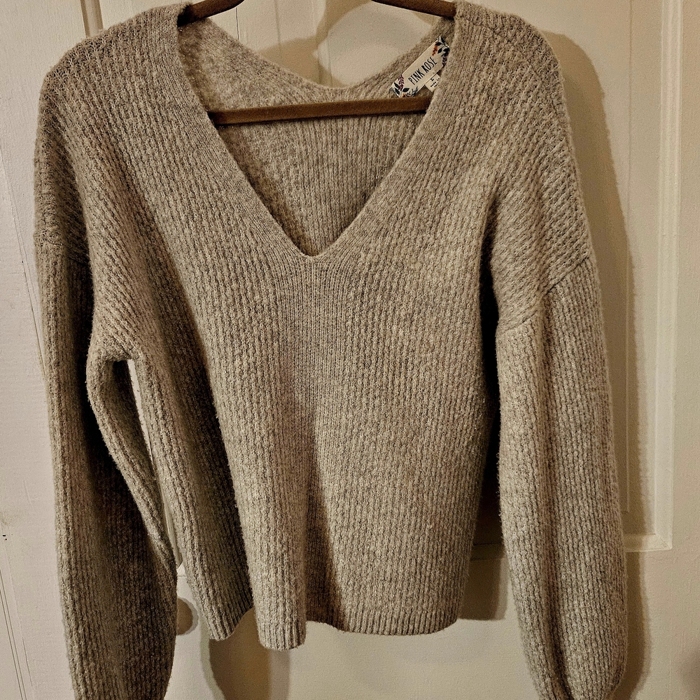 Pink Rose V-Neck Sweater in Light Grey